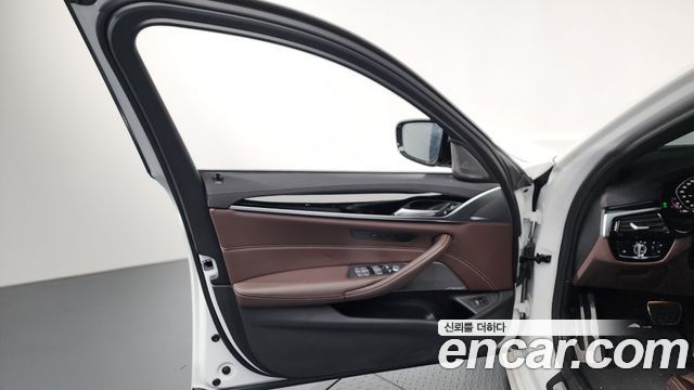 BMW 5 Series (G30) 530i M Sport Package 2022 — фото 24