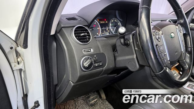 Land Rover Discovery 4 3.0 SDV6 SE 2013 — фото 18
