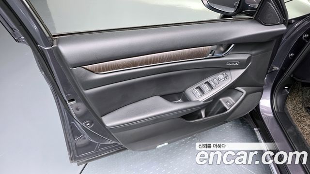 Honda Accord (X) 2.0 Turbo Sport 2018 — фото 24