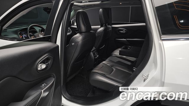 Jeep Cherokee (KL) 2.4 Limited AWD 2021 — фото 12