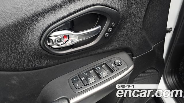 Jeep Cherokee (KL) 2.4 Limited AWD 2021 — фото 30