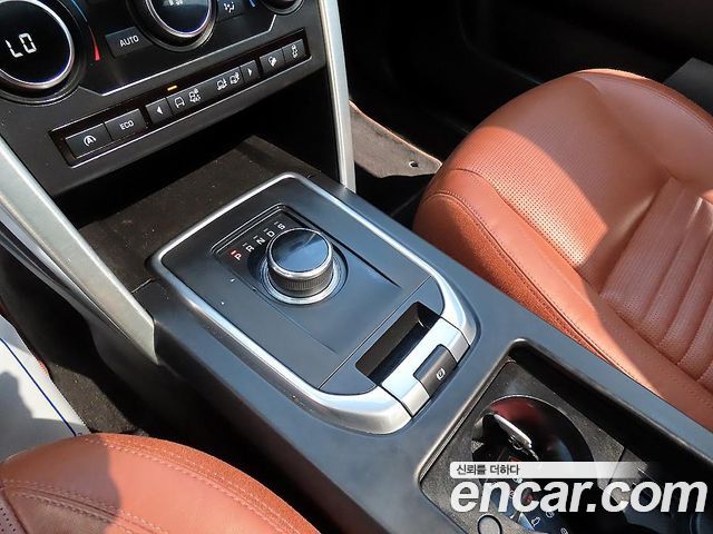 Land Rover Discovery Sport 2.0 TD4 HSE Luxury 2017 — фото 10