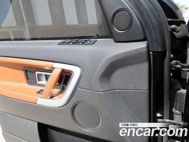 Land Rover Discovery Sport 2.0 TD4 HSE Luxury 2017 — фото 15