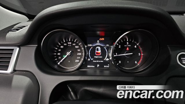 Land Rover Discovery Sport 2.0 TD4 HSE Luxury 2018 — фото 8