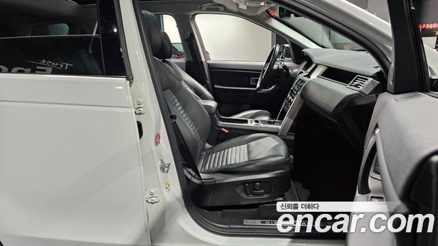 Land Rover Discovery Sport 2.0 TD4 HSE Luxury 2018 — фото 11