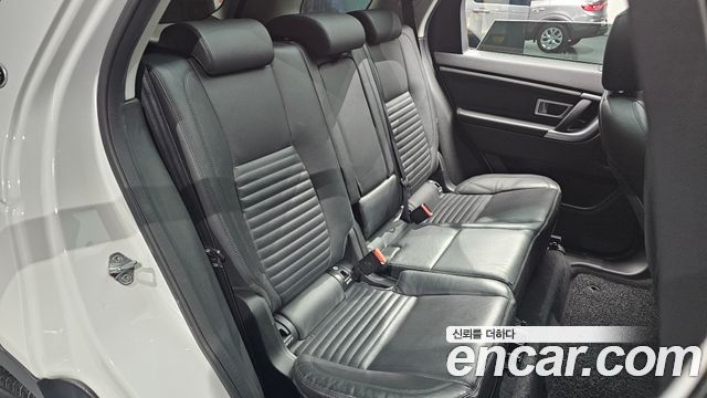 Land Rover Discovery Sport 2.0 TD4 HSE Luxury 2018 — фото 12
