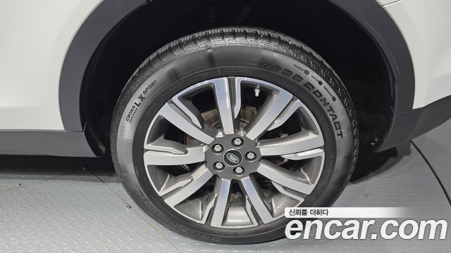 Land Rover Discovery Sport 2.0 TD4 HSE Luxury 2018 — фото 21