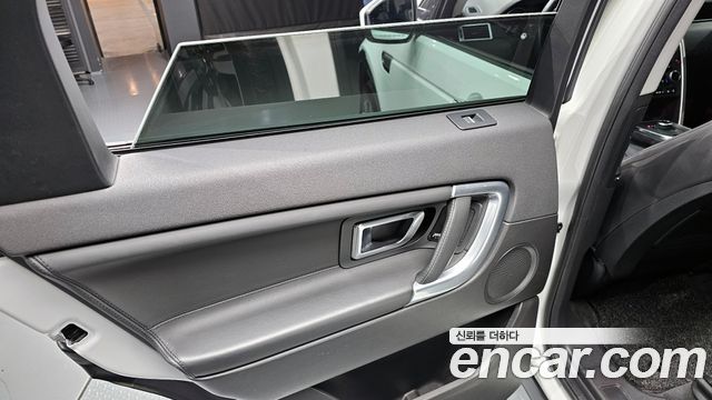 Land Rover Discovery Sport 2.0 TD4 HSE Luxury 2018 — фото 25