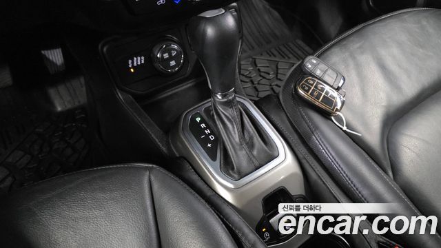 Jeep Renegade 2.0 Diesel Limited AWD 2018 — фото 9