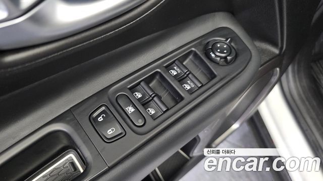 Jeep Renegade 2.0 Diesel Limited AWD 2018 — фото 13