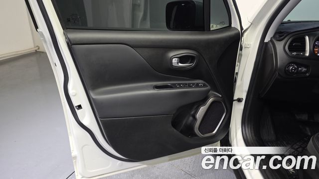 Jeep Renegade 2.0 Diesel Limited AWD 2018 — фото 24