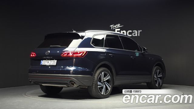 Volkswagen Touareg (III) 3.0 TDI Premium 2023 — фото 2