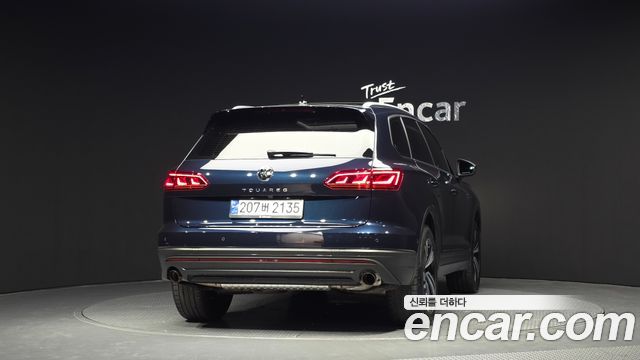 Volkswagen Touareg (III) 3.0 TDI Premium 2023 — фото 4