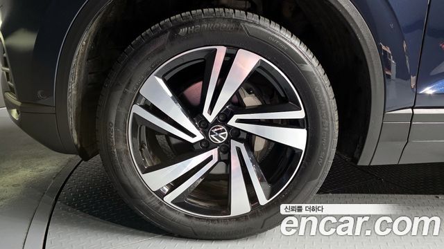 Volkswagen Touareg (III) 3.0 TDI Premium 2023 — фото 5