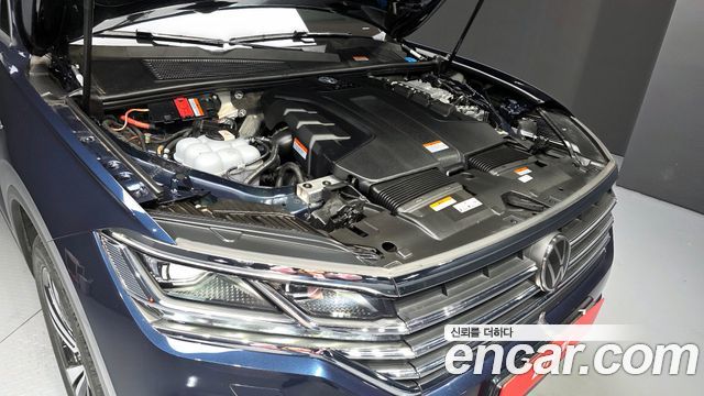 Volkswagen Touareg (III) 3.0 TDI Premium 2023 — фото 6