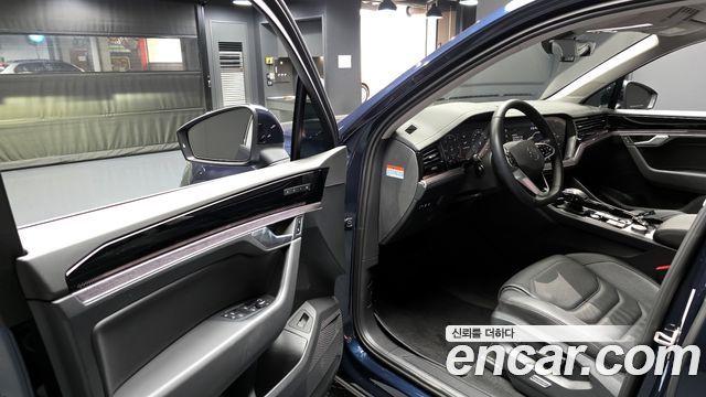 Volkswagen Touareg (III) 3.0 TDI Premium 2023 — фото 10