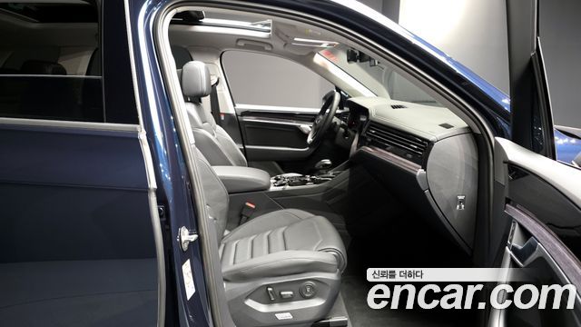 Volkswagen Touareg (III) 3.0 TDI Premium 2023 — фото 12