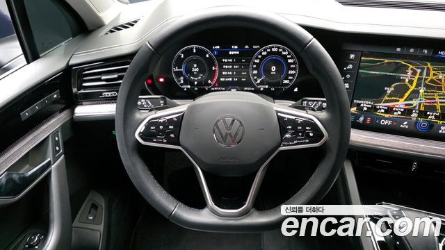 Volkswagen Touareg (III) 3.0 TDI Premium 2023 — фото 13