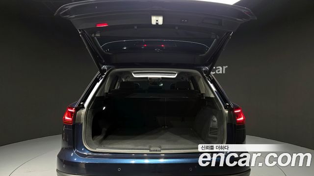 Volkswagen Touareg (III) 3.0 TDI Premium 2023 — фото 19