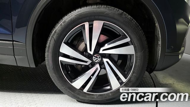 Volkswagen Touareg (III) 3.0 TDI Premium 2023 — фото 21