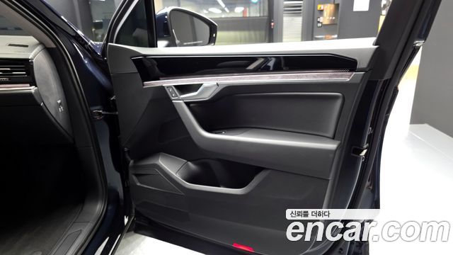 Volkswagen Touareg (III) 3.0 TDI Premium 2023 — фото 24