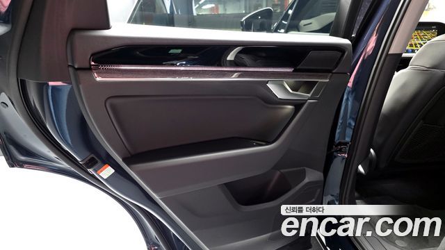 Volkswagen Touareg (III) 3.0 TDI Premium 2023 — фото 25