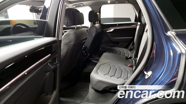Volkswagen Touareg (III) 3.0 TDI Premium 2023 — фото 26