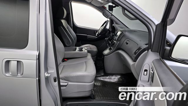 Hyundai Grand Starex Van 3-Seater Smart 2021 — фото 11