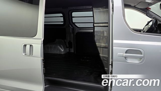 Hyundai Grand Starex Van 3-Seater Smart 2021 — фото 12