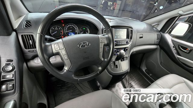 Hyundai Grand Starex Van 3-Seater Smart 2021 — фото 13