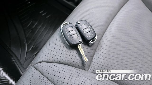 Hyundai Grand Starex Van 3-Seater Smart 2021 — фото 17