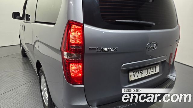 Hyundai Grand Starex Van 3-Seater Smart 2021 — фото 23