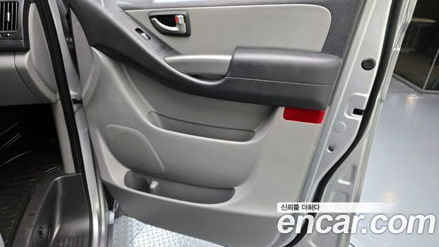 Hyundai Grand Starex Van 3-Seater Smart 2021 — фото 25