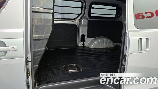 Hyundai Grand Starex Van 3-Seater Smart 2021 — фото 26
