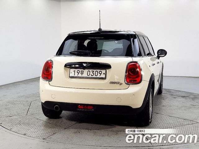 MINI Cooper D 5Door Mid 3rd 2016 — фото 3