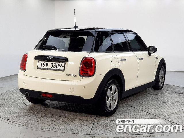 MINI Cooper D 5Door Mid 3rd 2016 — фото 4