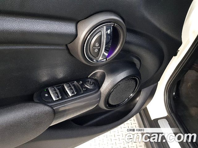 MINI Cooper D 5Door Mid 3rd 2016 — фото 15