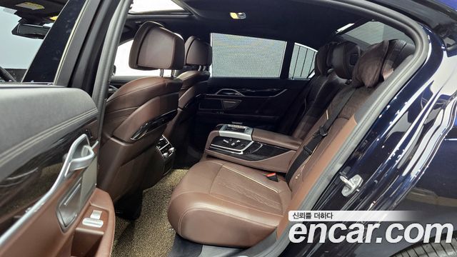 BMW 7 Series (G11) 740e iPerformance M Sport 2017 — фото 12