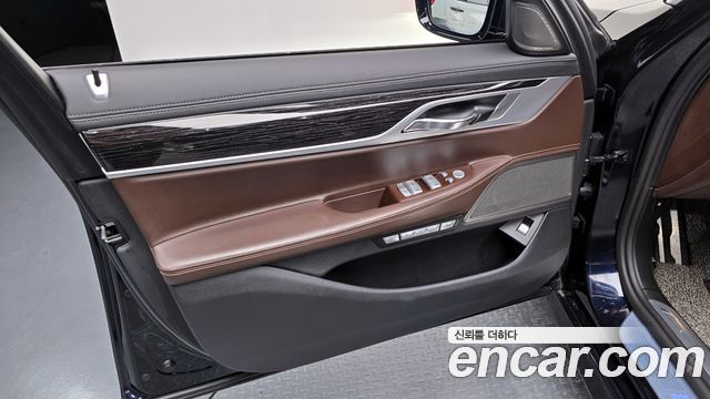 BMW 7 Series (G11) 740e iPerformance M Sport 2017 — фото 24