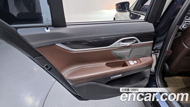 BMW 7 Series (G11) 740e iPerformance M Sport 2017 — фото 25