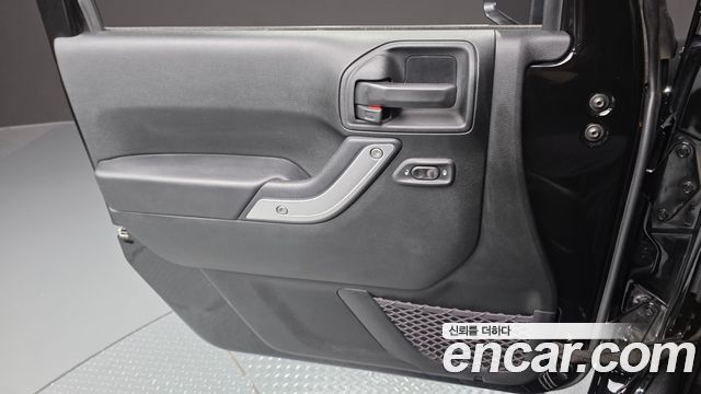 Jeep Wrangler (JK) 3.6 Sahara 4Door 2017 — фото 24