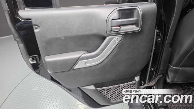 Jeep Wrangler (JK) 3.6 Sahara 4Door 2017 — фото 25