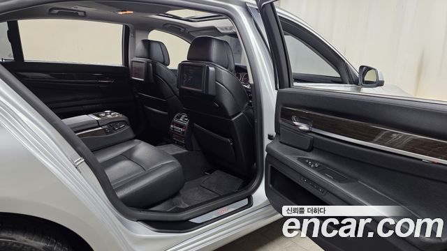 BMW 7 Series (F01) 750Li 2012 — фото 12