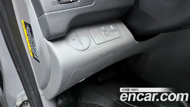 Hyundai Grand Starex Van 5-Seater Style 2021 — фото 16