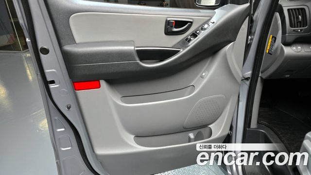 Hyundai Grand Starex Van 5-Seater Style 2021 — фото 24