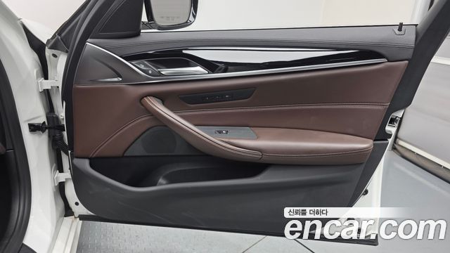 BMW 5 Series (G30) 530i xDrive M Sport Package Plus 2018 — фото 24