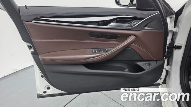 BMW 5 Series (G30) 530i xDrive M Sport Package Plus 2018 — фото 27