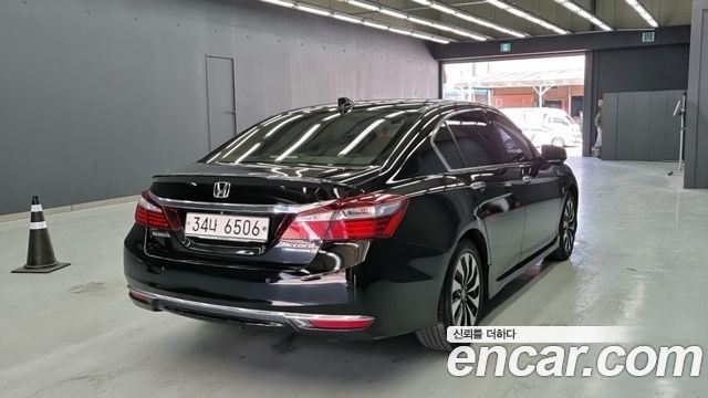 Honda Accord 2.0 Hybrid 9th 2017 — фото 2