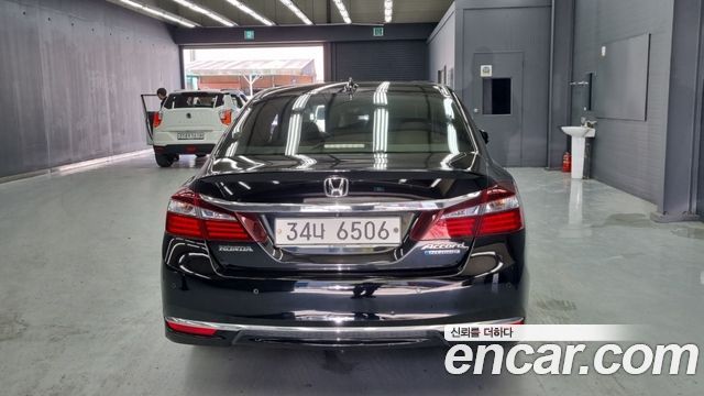 Honda Accord 2.0 Hybrid 9th 2017 — фото 3