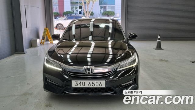 Honda Accord 2.0 Hybrid 9th 2017 — фото 4
